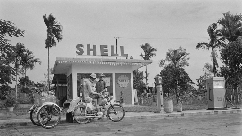 A Shell station in Vietnam, 1965