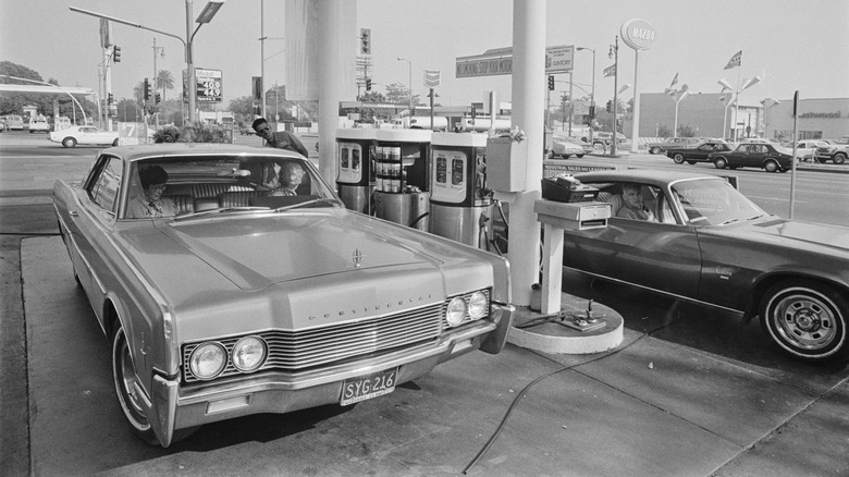 Big cars getting gas