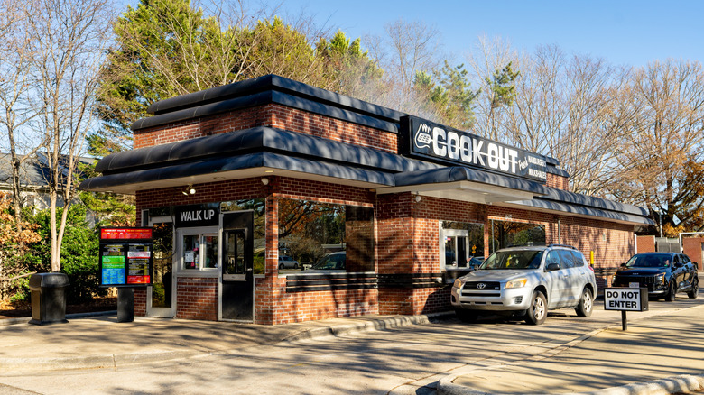 Cookout drivethru line