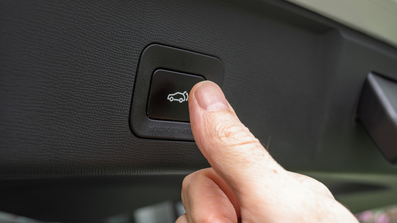 Power liftgate button