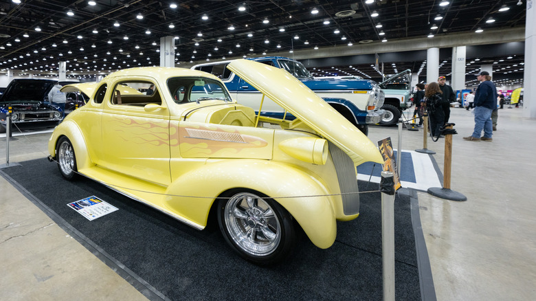 A yellowish thoroughfare rod showcased astatine nan 2026 Autorama basking rod show