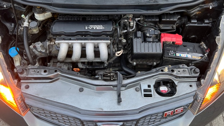 Close up of Honda i-VTEC engine, which utilizes both VVT and VVL