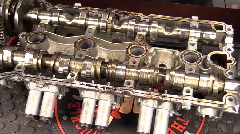 Camshaft with VVT controls on the intake and VVL on the exhaust