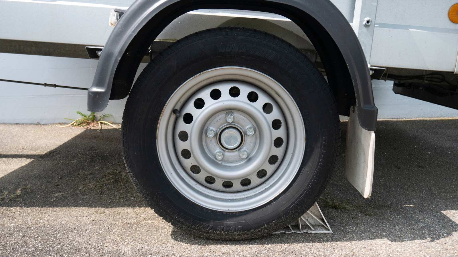 The Differences Between Trailer Tires And Regular Passenger Car Tires