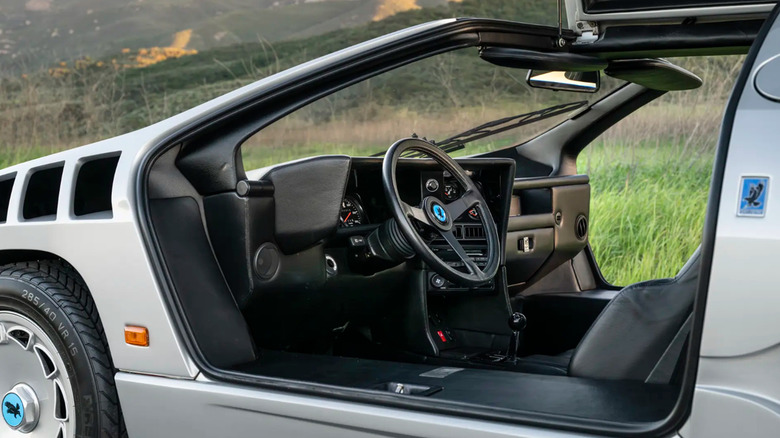 Isdera Imperator interior