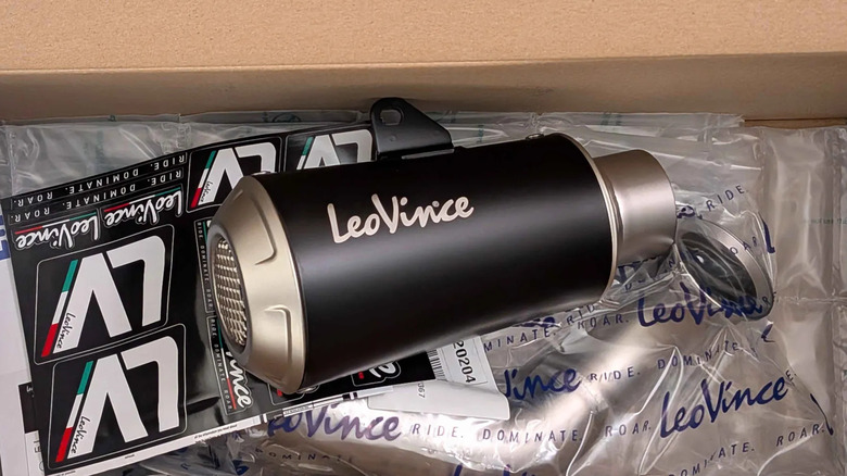 LeoVince LV-10 slip-on exhaust