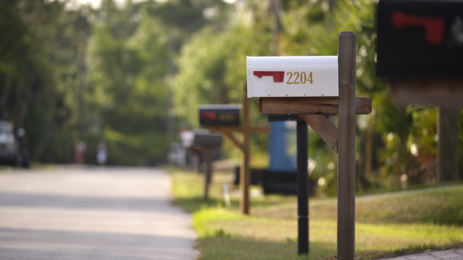 The Evolution Of The US Mail Truck (And Why Some Mail Carriers Use Their Personal Vehicles)