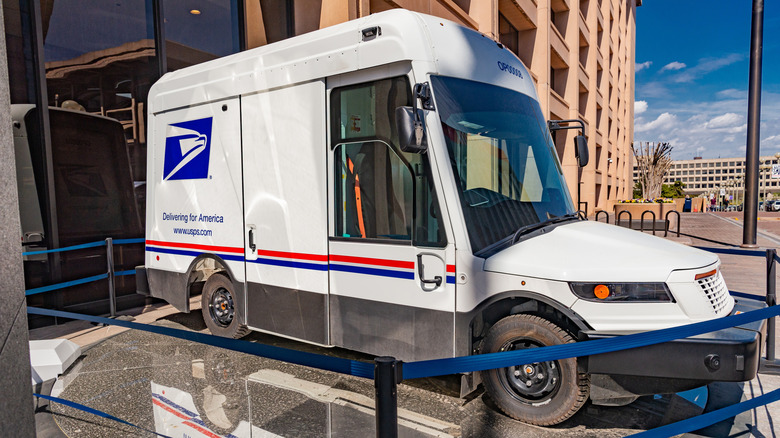The Oshkosh NGDV electrical message truck