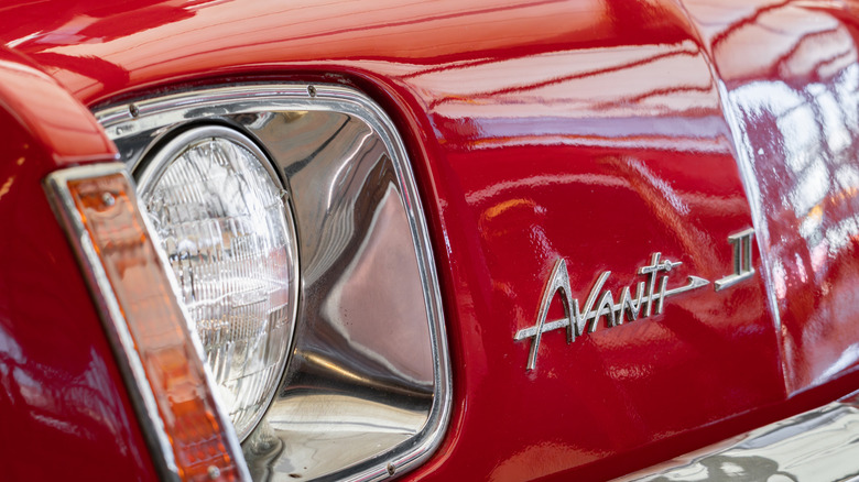 Detailed shot of a Studebaker Avanti front end