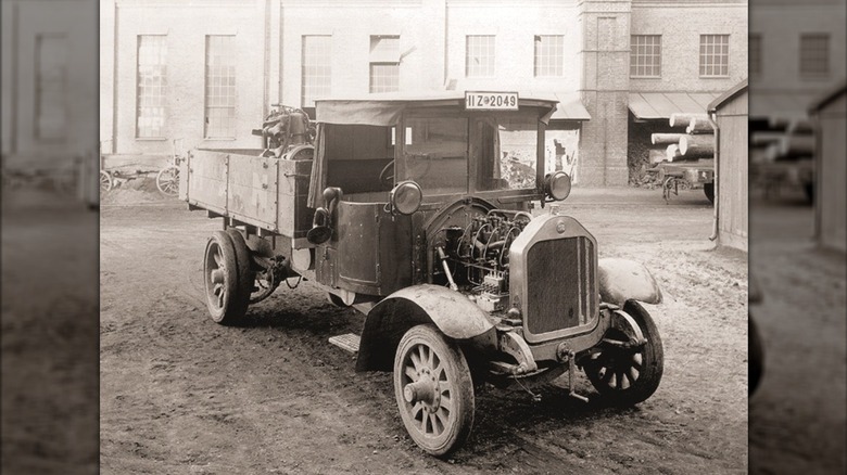 A vintage photograph of a MAN diesel truck engine.