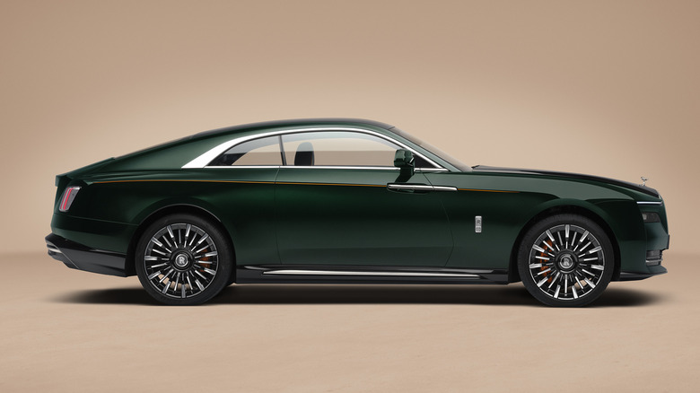 Side view of a green Rolls-Royce Spectre