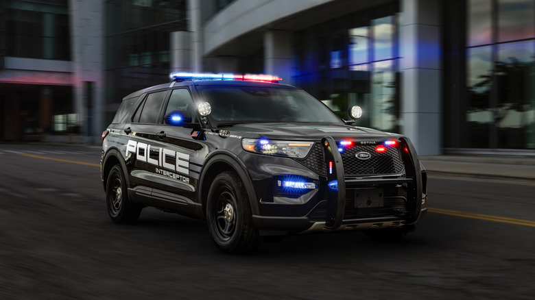Front 3/4 of 2025 Ford Police Interceptor Utility with lights on.