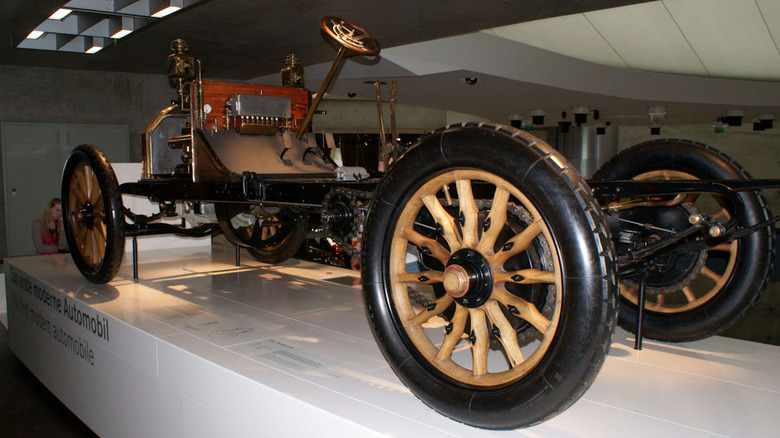 A cutaway of the Mercedes 35 PS displayed in a museum.