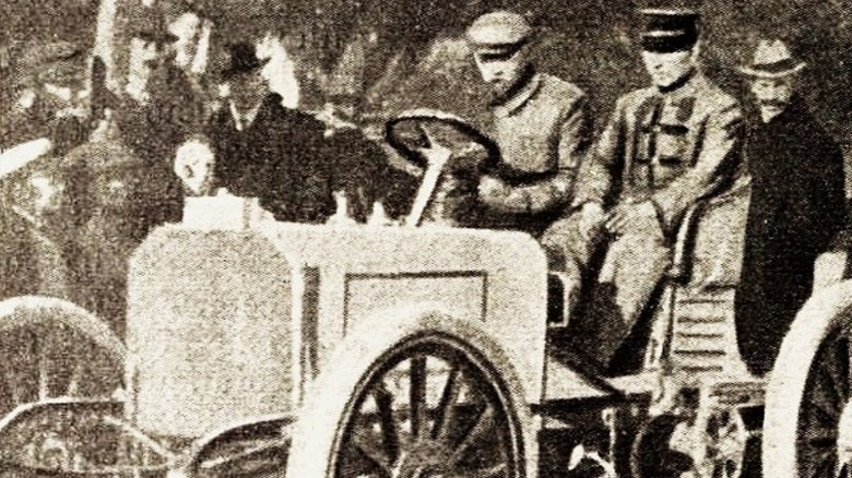 The 1901 Mercedes 35 PS with Wilhelm Werner at the wheel.