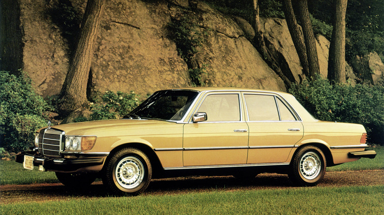 Mercedes-Benz 300SD front 3/4 view