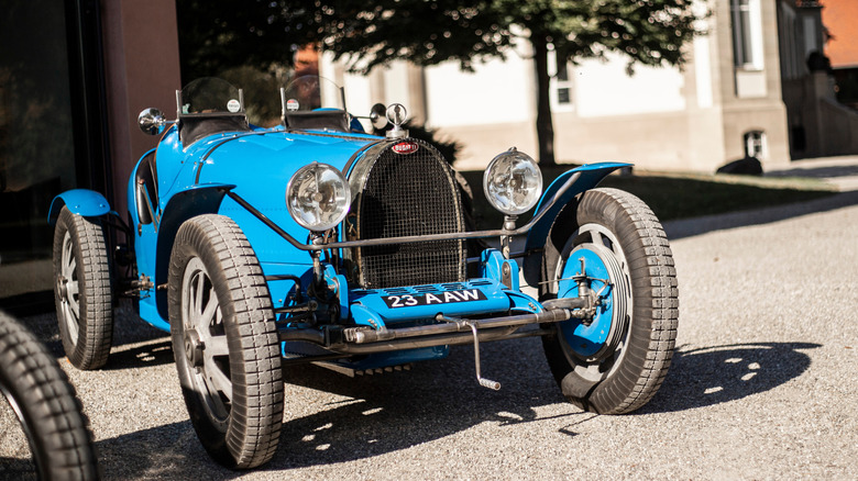 Front shot of a blue Bugatti Type 35 in the sun