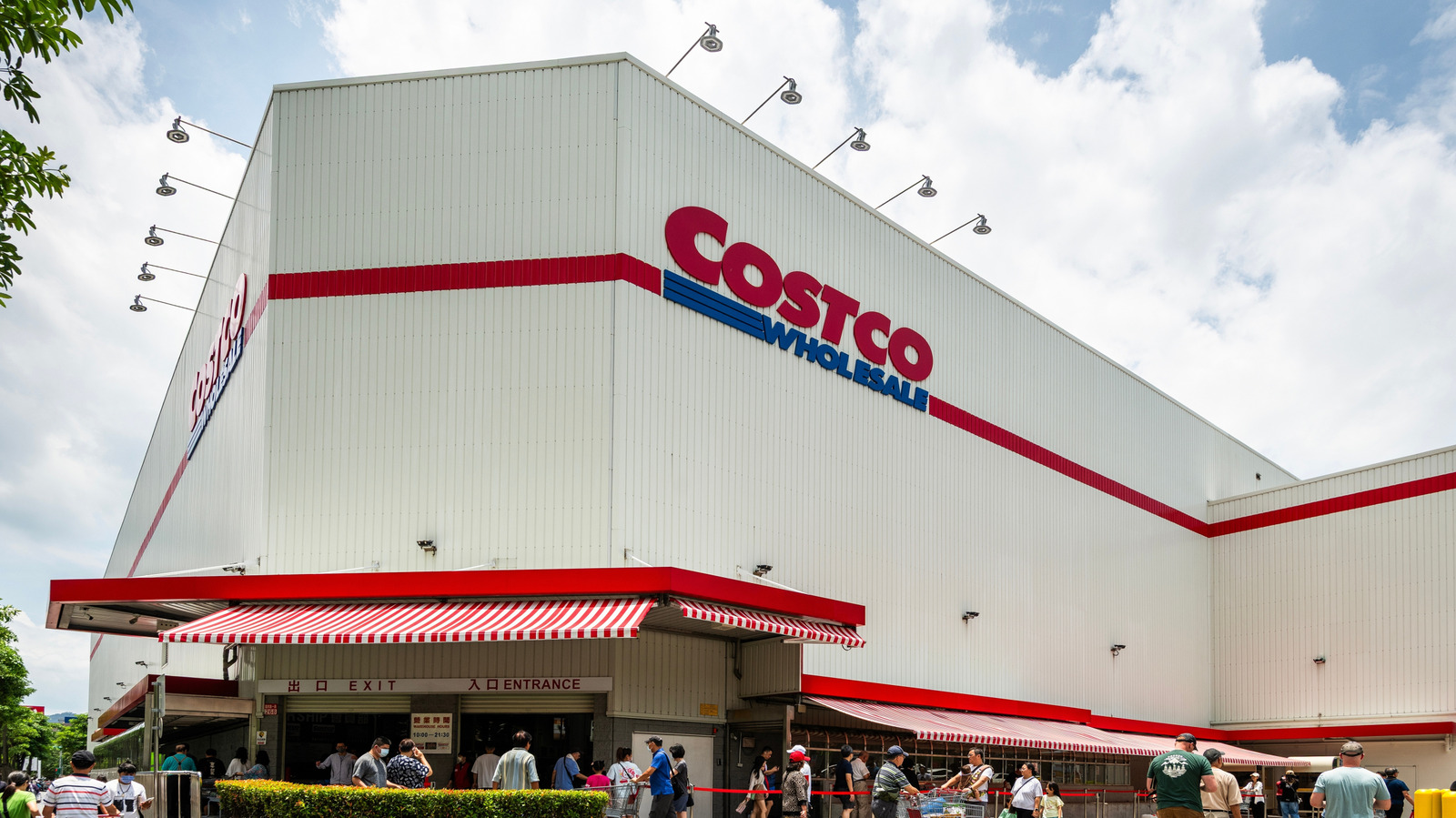 The One Way Non-members Can Still Get Gas At Costco