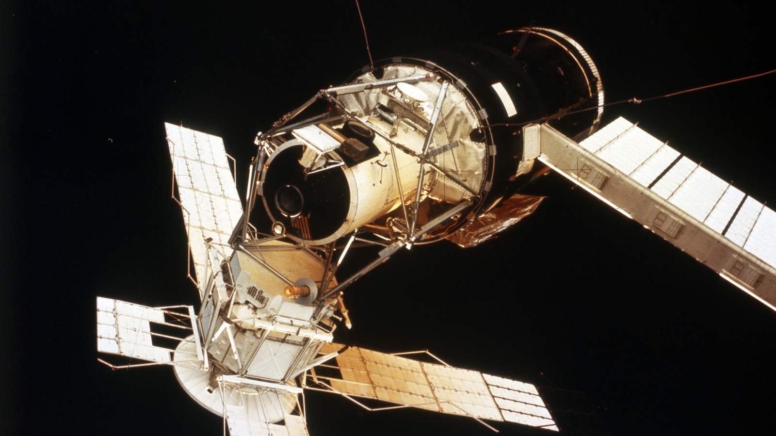 The Panic-Inducing Song NASA Regretted Allowing As A Wake Up Call In The '70s