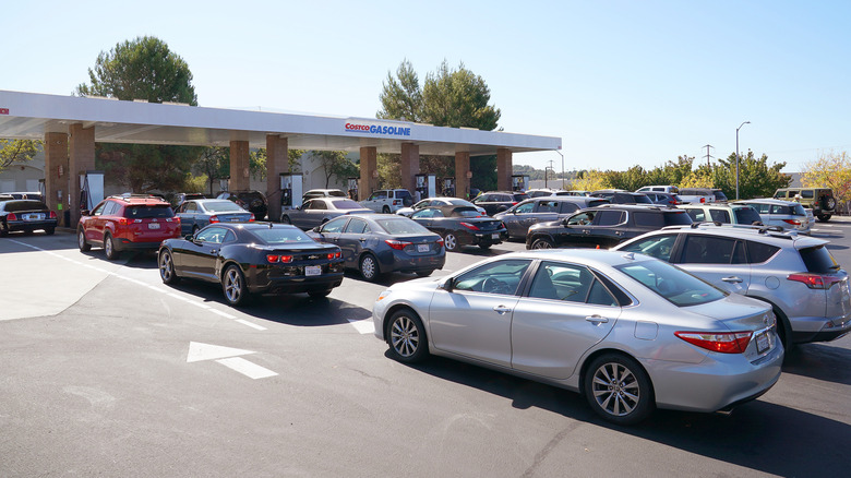 Cars lined up astatine a Costco substance center