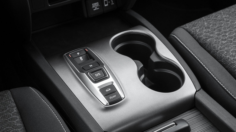 Gear selector from 2023 Honda Ridgeline equipped with ZF 9HP transmission