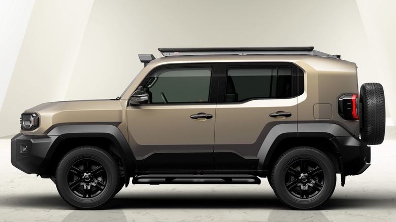 Side shot of the new FJ Cruiser
