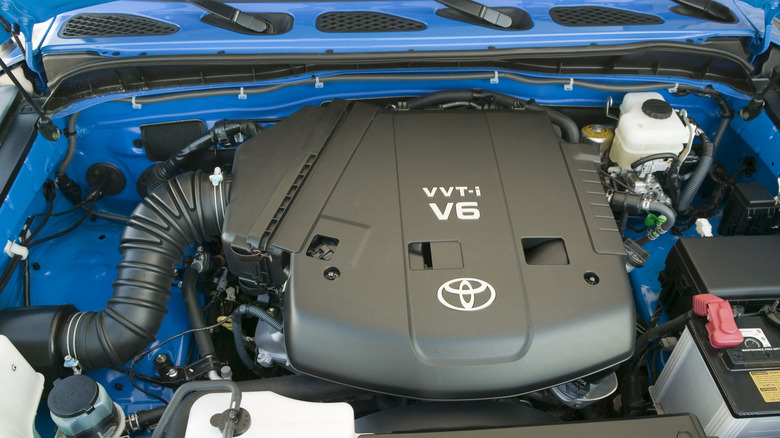 Engine from a 2007 Toyota FJ Cruiser