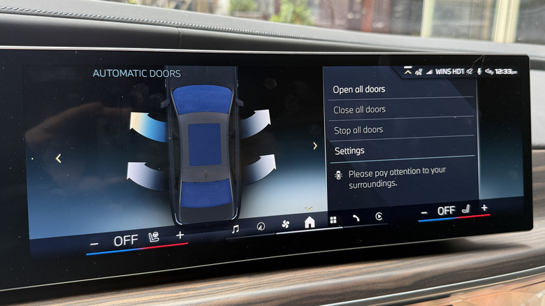 2027 BMW i7 M70 infotainment screen