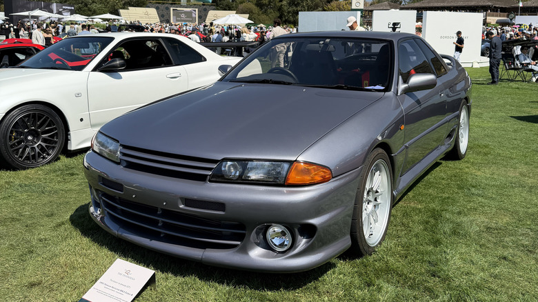 Front 3/4 view of an HKS Zero-R Nissan R32 Skyline GT-R