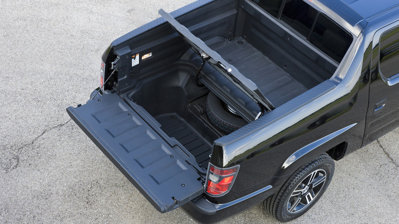 Honda Ridgeline In-Bed Trunk.