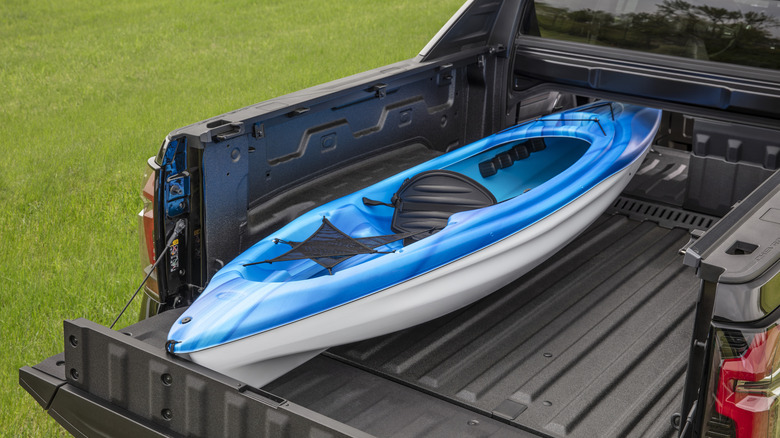 Chevy's "multi-flex Midgate" on a modern pickup.