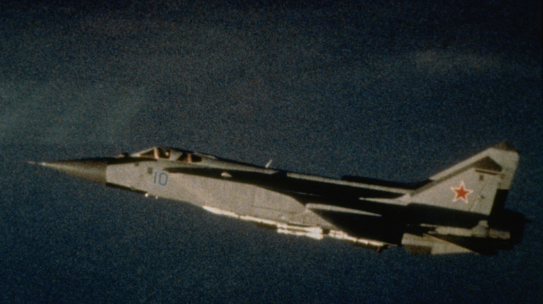 A MiG-31 mid-flight