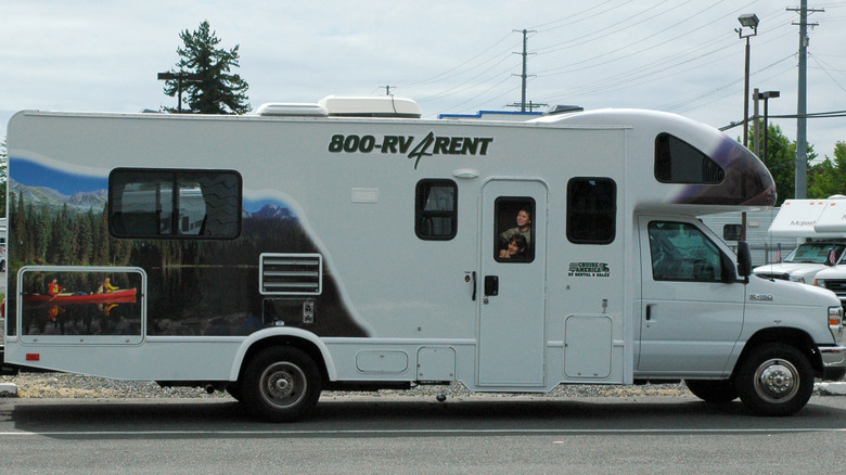 RV 4 Rent decals on the side of an RV