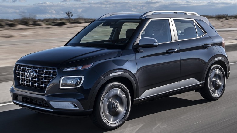 Hyundai Venue front 3/4