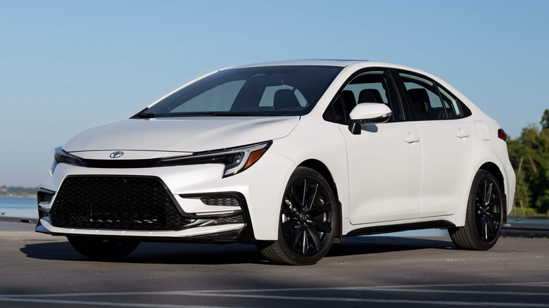 Toyota Corolla front 3/4