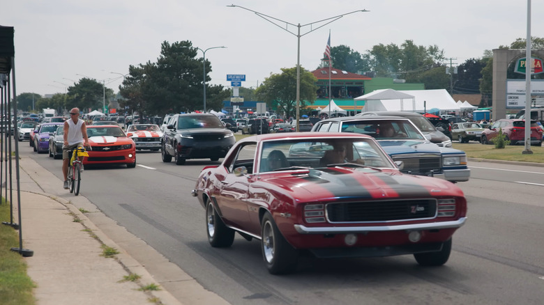 Cars driving down Woodward Ave for Woodward Dream Cruise