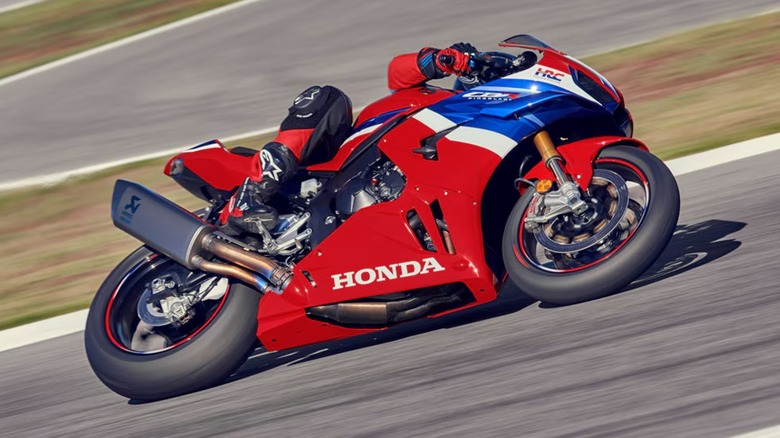 Honda CBR1000RR Fireblade cornering.
