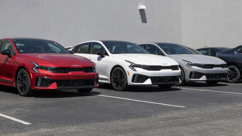 Kia K5s at a dealership