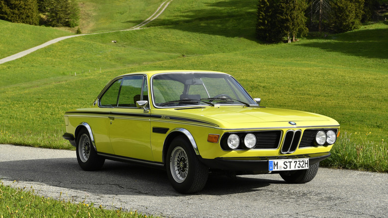 Front 3/4 view of a green BMW 3.0 CSL