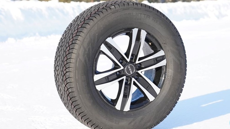 A Nokian Hakkapeliitta R5 placed on snow.