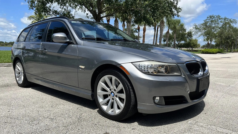 328i Sportwagon parked