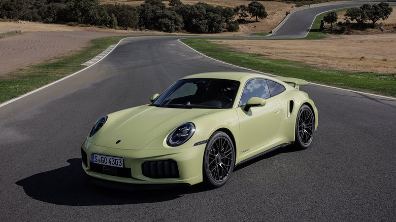 A porsche 911 carrera s
