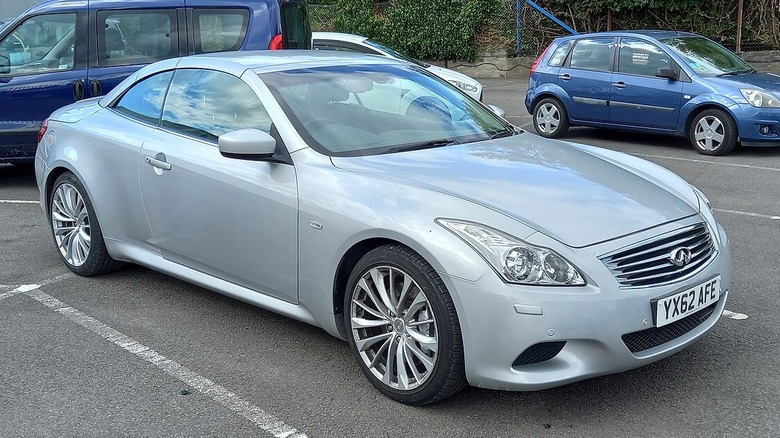 A silver, hardtop Infiniti G37 convertible in a parking lot.