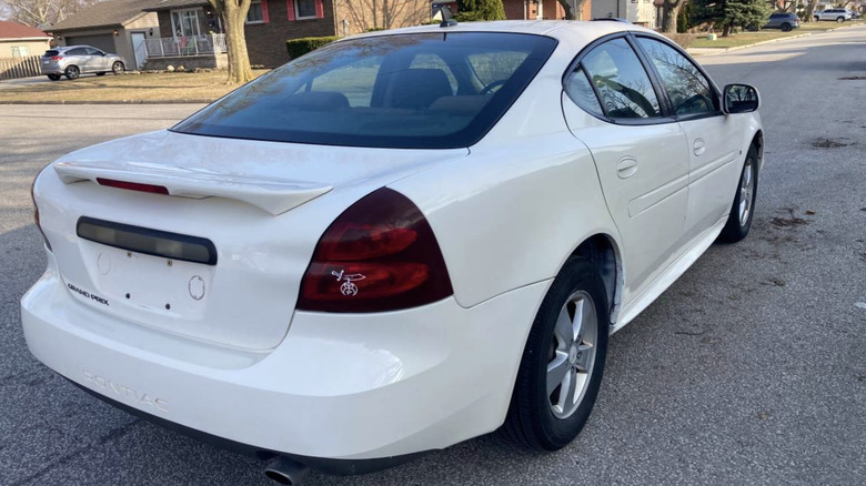 A white 2007 Pontiac Grand Prix