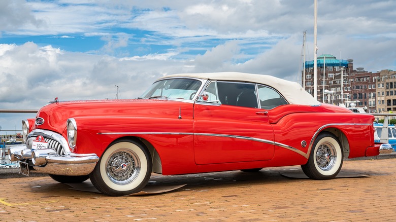 1953 Buick Roadmaster Skylark painted reddish pinch a achromatic tile and white-wall tires and ligament wheels