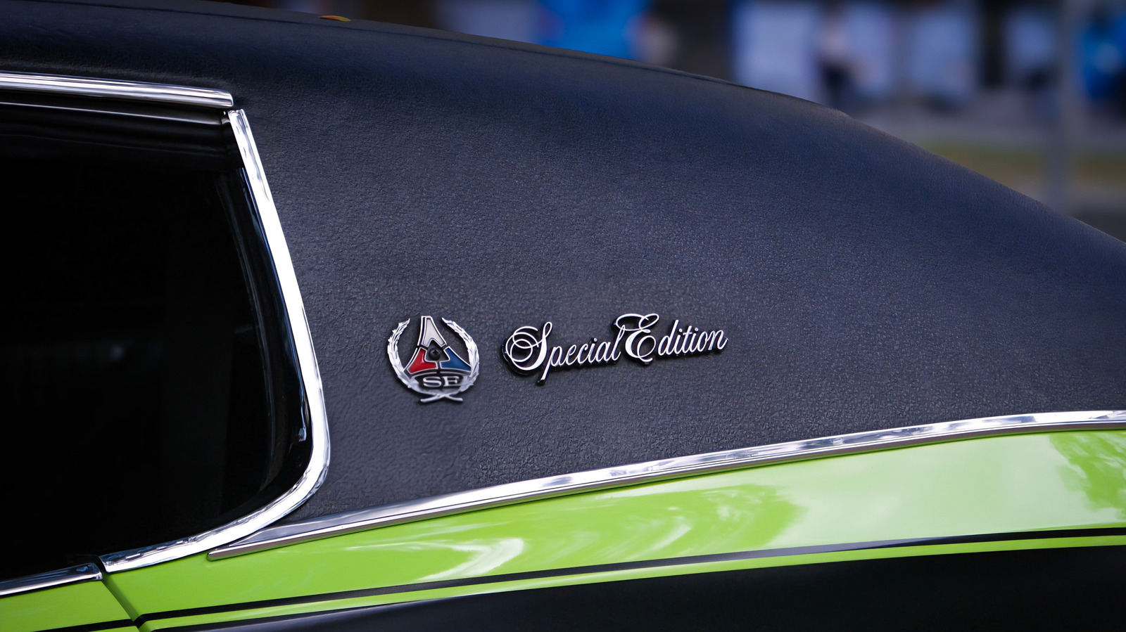 These Are The Coolest Cars With Vinyl Roofs