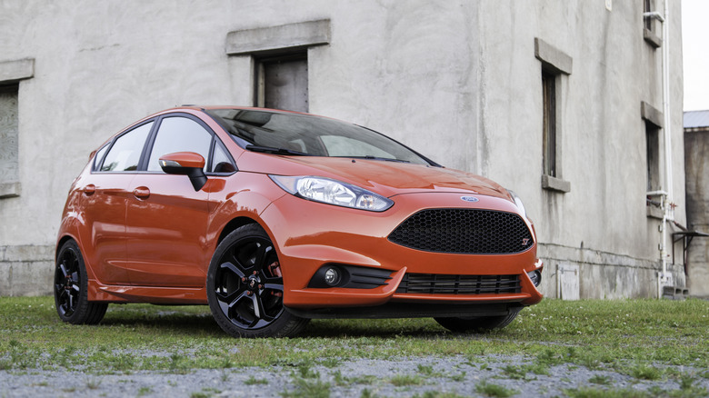 Ford Fiesta ST parked in front of an abandoned building