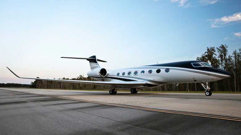 Side view of a Gulfstream G800 on the ground