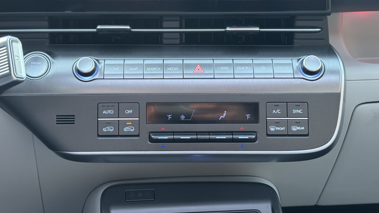 Close-up shot of the HVAC controls in the Hyundai Kona