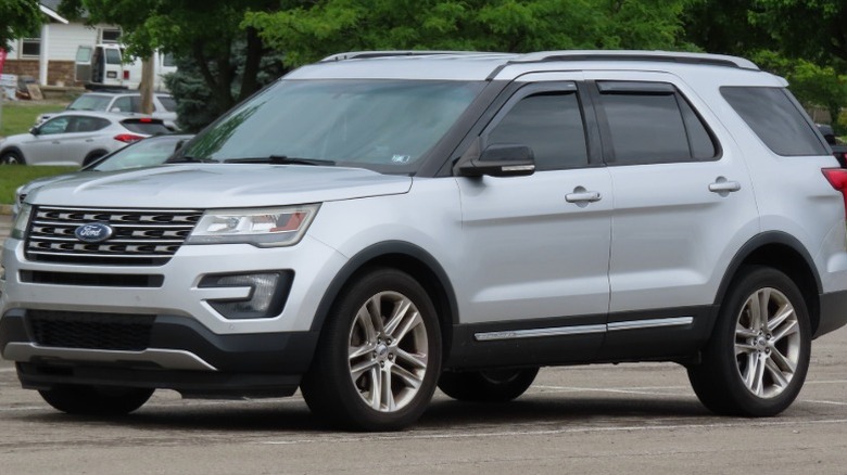 A silver 2016 Ford Explorer in a parking lot