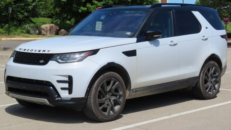 A gray 2017 Land Rover Discovery parked in an empty parking lot.